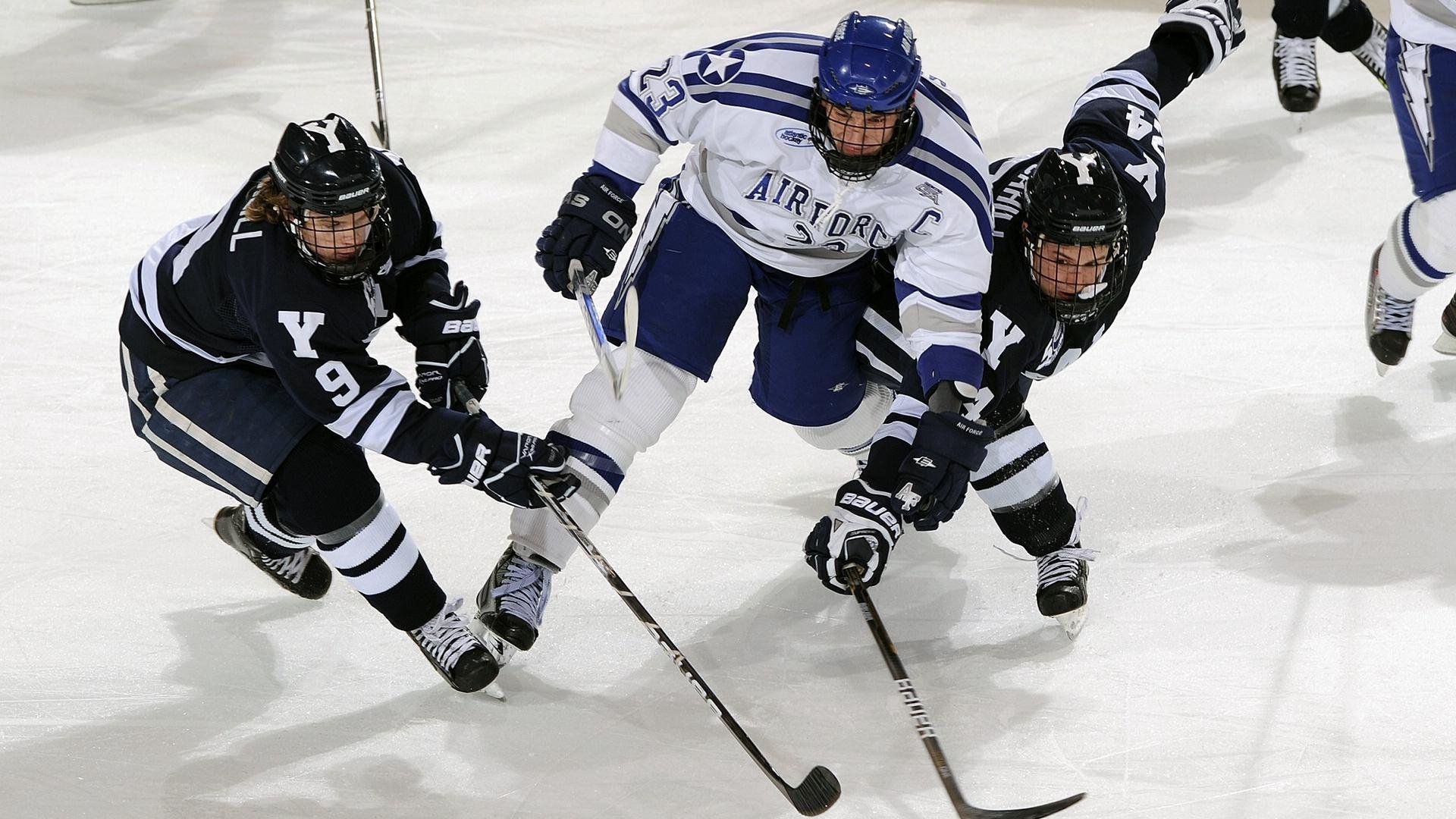《虚拟偶像崛起，电竞比赛明星化全面铺开》，虚拟偶像界大名鼎鼎的人物叫什么