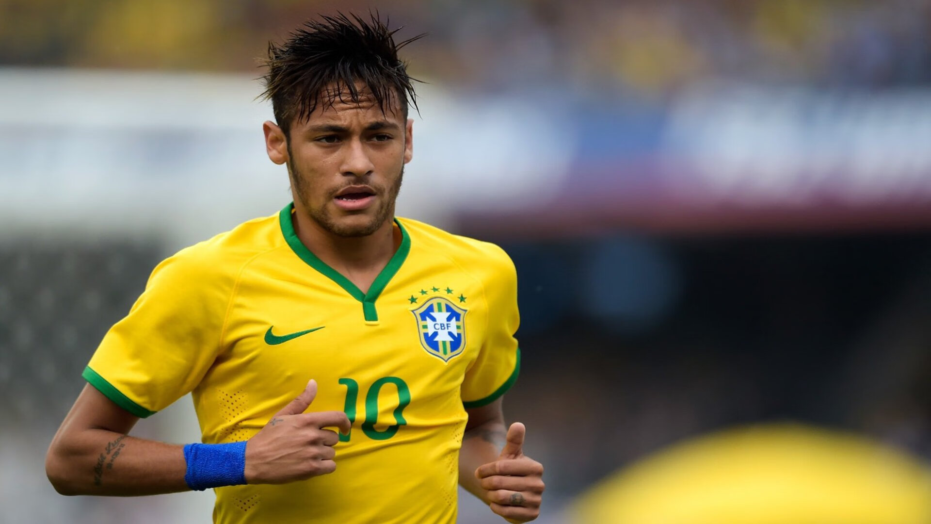 《虚拟偶像崛起，电竞比赛明星化全面铺开》，虚拟偶像界大名鼎鼎的人物叫什么